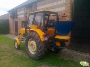 Ursus C 360 + Rozsiewacz Agromet (lejek)