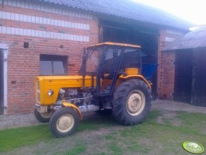 Ursus C 360 + Rozsiewacz Agromet (lejek)