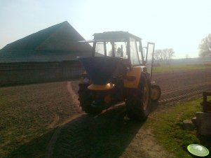 Ursus C-360 + Rozsiewacz Agromet (lejek)