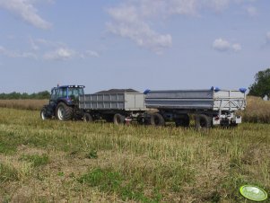 Valtra + 2 przyczepy rzepaku