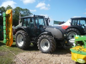 Valtra Black