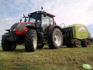 Valtra N111 & Claas Rollant 350 RC