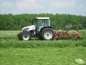 Valtra + Przetrząsarka