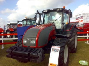 Valtra T121