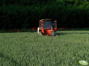 Władimirec T-25 + opryskiwacz