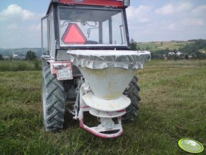 Władimirec T-25 & rozsiewacz nawozu RnZ