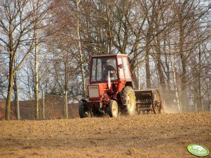 Władimirec T-25 + siewnik 26 lejowy