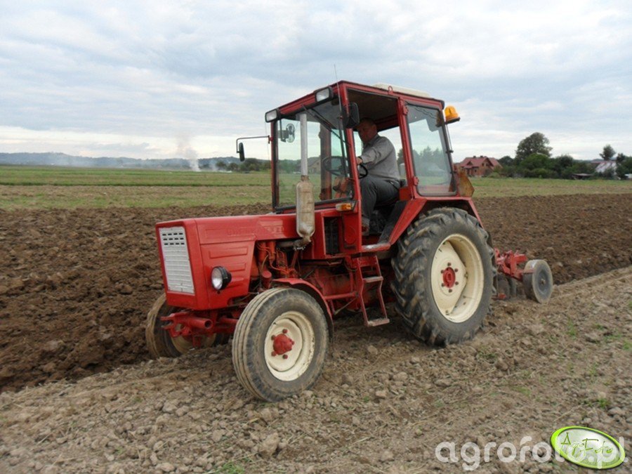 Т 25 18. Трактор Massey Ferguson 5460. Уборочный трактор т 25. Трактор т-25 с обмотчиком рулонов.