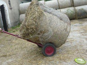 Wózek ręczny do balotów