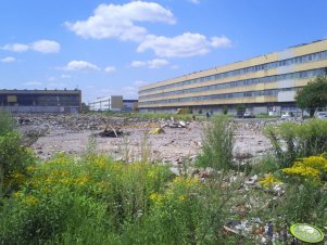 Zburzona hala produkcyjna Ursus