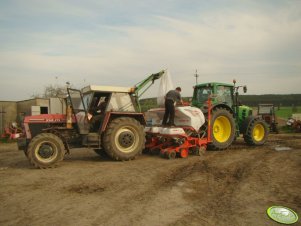 Zetor 12145 i JD 7430