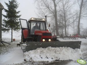 Zetor 12145 z pługiem