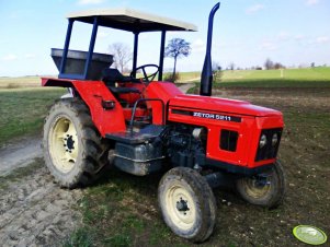 Zetor 5011 + rozsiewacz 