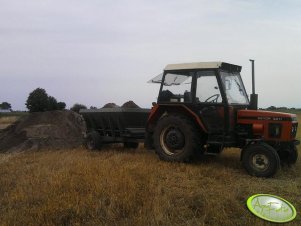 Zetor 5211 + rozsiewacz