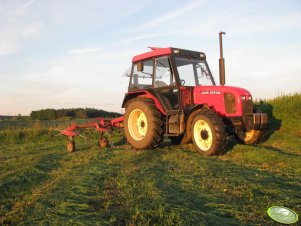 Zetor 5340 + Przetrząsarka KUHN