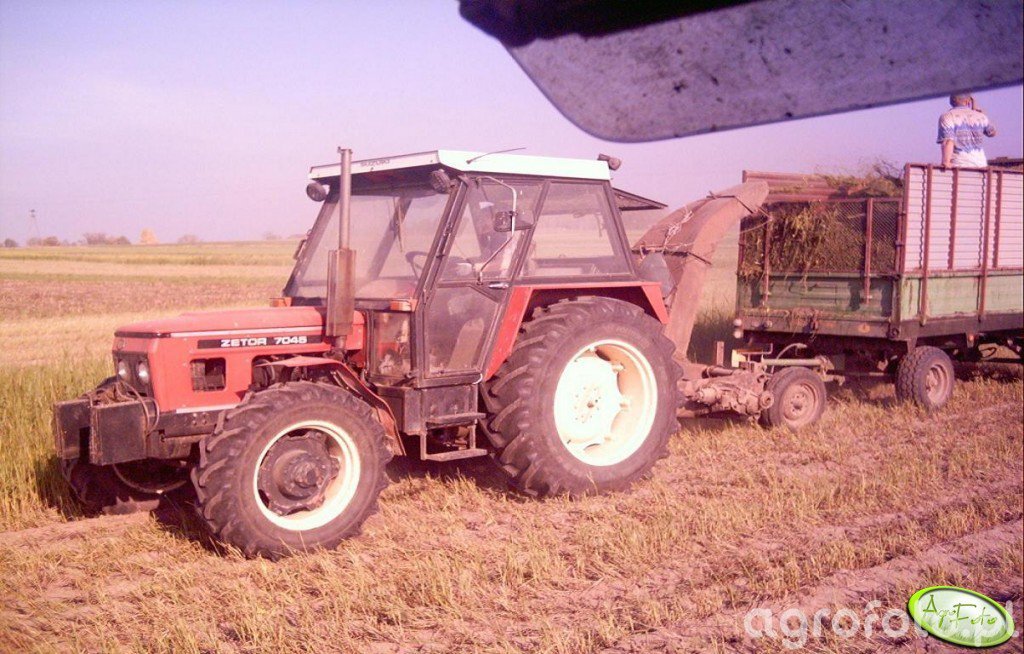 zdj-cie-ci-gnik-zetor-7045-id-275145-galeria-rolnicza-agrofoto