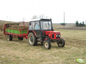 Zetor 7211 i rozrzutnik Krone