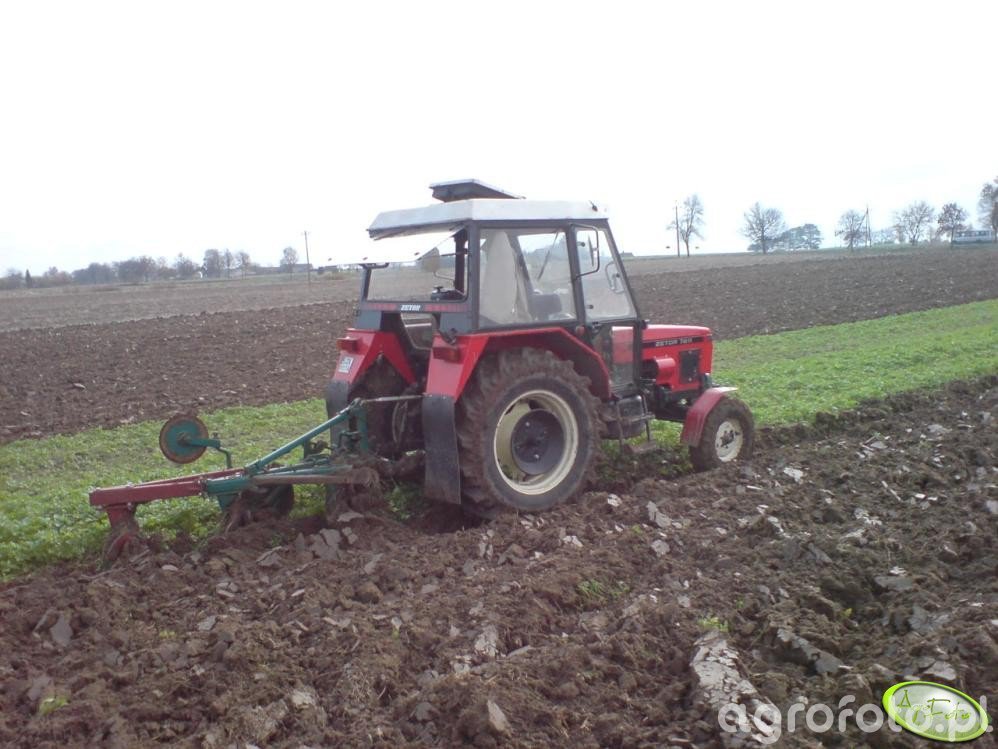 Foto Ciagnik Zetor 7211 + Pług 3 Skibowy Id:177745 - Galeria Rolnicza ...