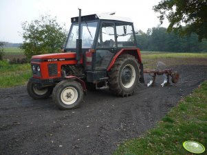 Zetor 7211 z pługiem