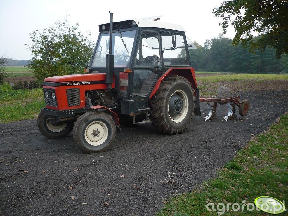 Obraz Ciagnik Zetor 7211 Z Pługiem #105027 - Galeria Rolnicza Agrofoto