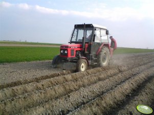 Zetor 7211 z sadzarką