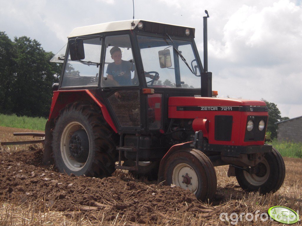 Zdjęcie Ciagnik Zetor 7211 Id:311959 - Galeria Rolnicza Agrofoto