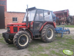 Zetor 7245 z agregatem uprawowo-siewnym