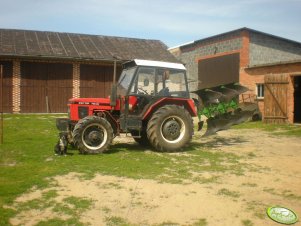 Zetor 7245 z pługiem