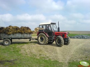 Zetor 7745 z rozrzutnikiem 