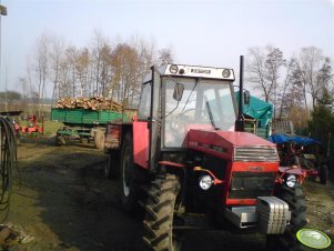 Zetor 8145 z rozrzutnikiem