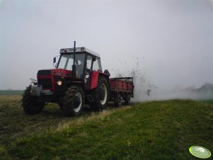 Zetor 8145 z rozrzutnikiem