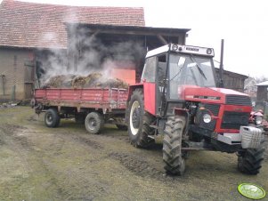 Zetor 8145 z rozrzutnikiem