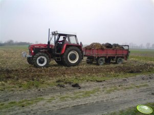 Zetor 8145 z rozrzutnikiem