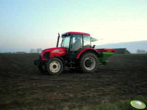 Zetor Proxima 6441 z rozsiewaczem 