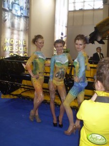 Żywa i piękna reklama New Holland-a