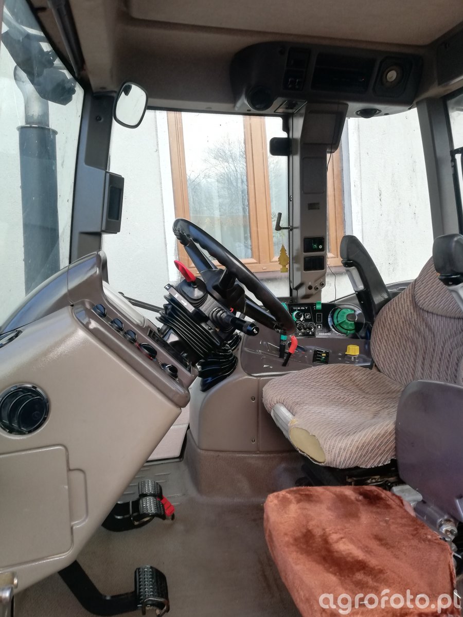 Renault Ares 616 RZ - wnętrze kabiny