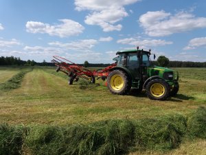 John Deere 5080R i Kuhn GA 7501+