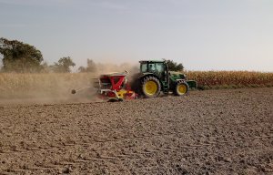 John Deere 6140R + Pottinger Aerosem 3002ADD