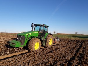 John deere 8230