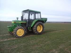 John Deere 2030 + rozsiewacz Amazone