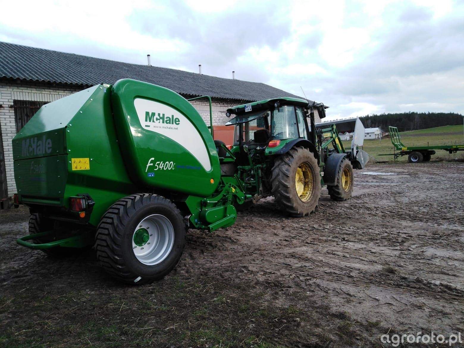 John Deere 5080M i Mchale F5400