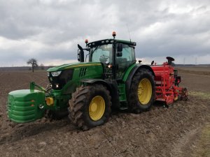 John Deere 6175r & Kuhn 