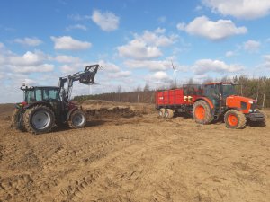 Kubota M135GX i MF 5710