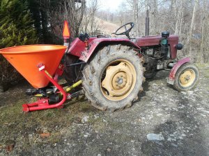 Ursus C-330 i rozsiewacz Dexwal