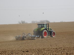 Claas Axion 920 + Farmet K600