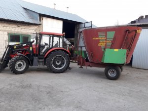 Farmer 8244 + Strautmann Verti Mix1050 