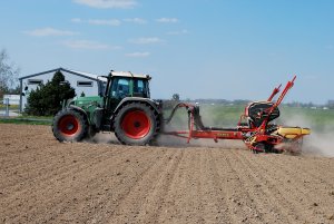 Fendt Vario 716 & Vaderstad Tempo F