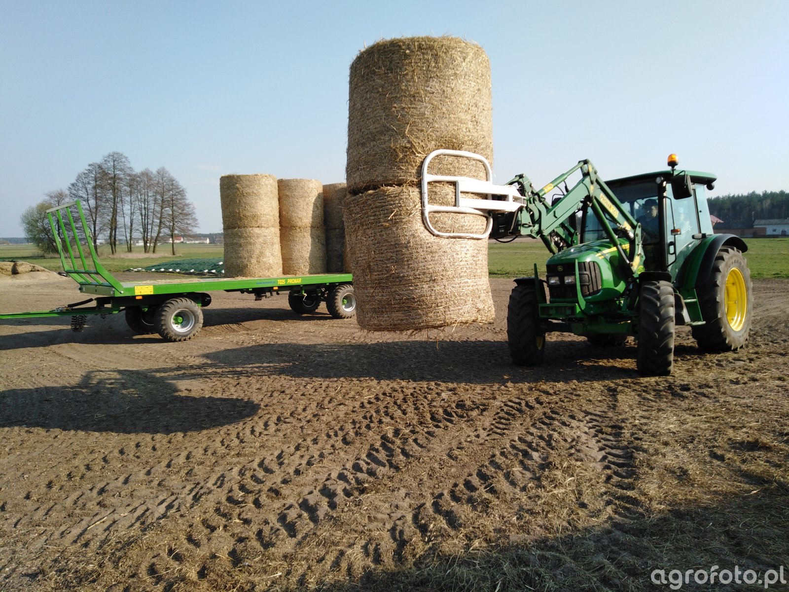 John Deere 5080M +Pronar T025