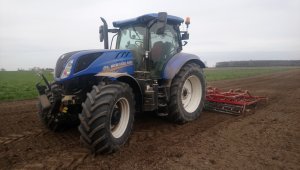 New Holland t7. 210