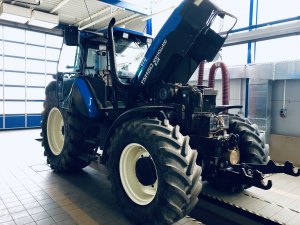 New Holland Tm150